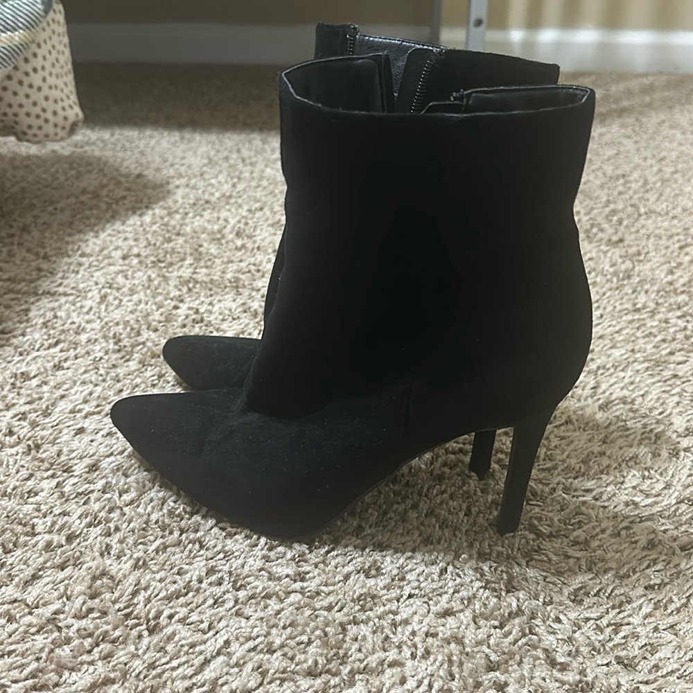 Black heel boots